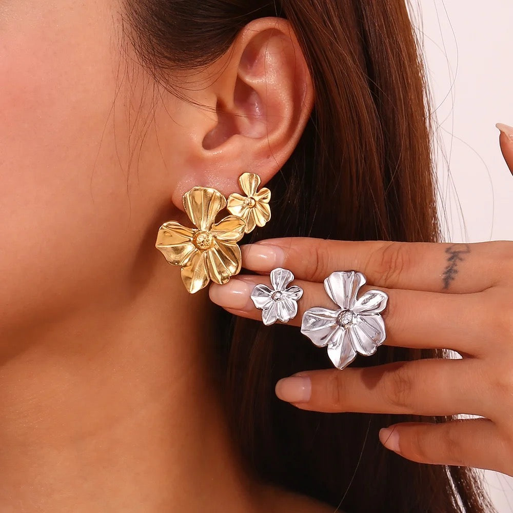 Marwa Stud Earrings