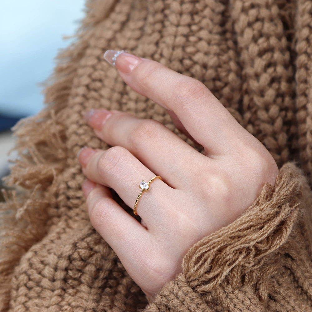 Gold Rope Solitaire Ring | Timeless Beauty